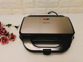 取出多功能华夫饼机，先预热