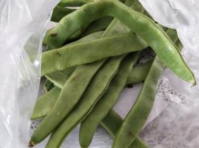 买来新鲜的梅豆并清洗一下