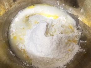 加入清水（水可以预留一点看情况添加）