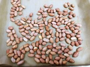 烤制酥脆后放凉备用