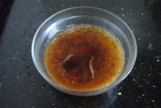 啤酒，盐，酱油，蚝油混合均匀备用，这用于后面淋锅内焖煮