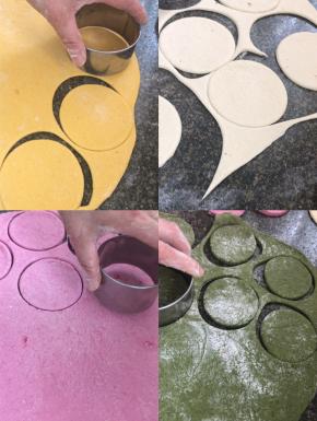 再用擀面杖擀成饺子皮两倍厚的饼皮，用模具或者杯子碗什么的口，扣压出小圆饼