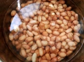 花生淘洗干净