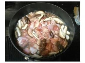 放入鸡肉