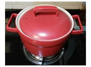 中火煮至米收水，再转小火15分鈡后关火焖5分钟