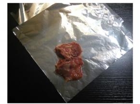 先将鸡肉卷紧实