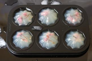 切成块，放些红糖水、花生碎也可以。还可以加入牛奶，椰浆都行。