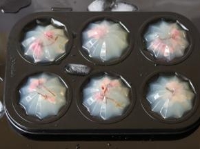 切成块，放些红糖水、花生碎也可以。还可以加入牛奶，椰浆都行。