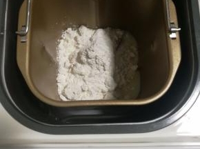 放入麻糬粉和盐，糖
