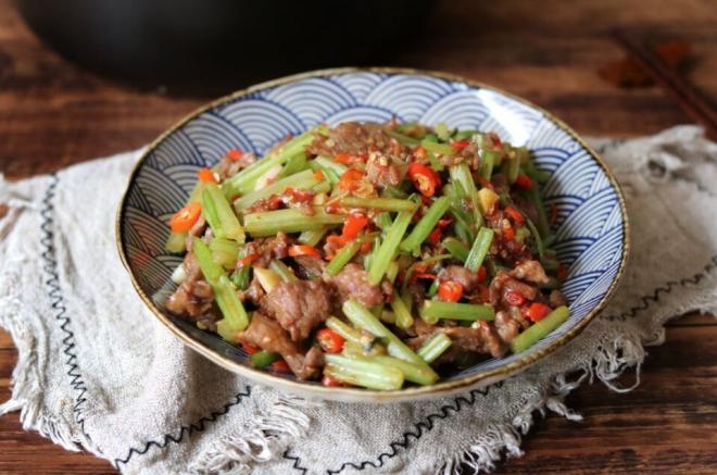 芹菜炒牛肉