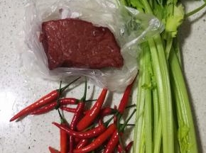 准备好所需要的所有食材。