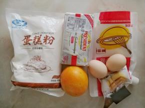 准备好所有食材，称重好，黄油隔热水融化，橙子用盐搓去表面蜡层，洗净，擦干水分。