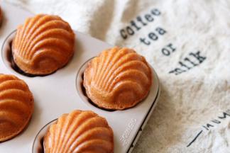 烤好后直接模具里晾凉倒出来就好