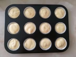 烤箱上下火160度预热十分钟。