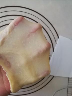 揉到可以拉出大片薄膜的完全阶段。