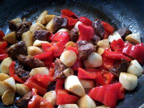 翻炒均匀后关火。