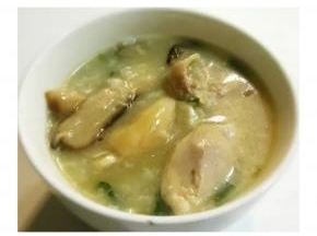 吃上一碗鲜甜营養花胶香菇滑鸡粥，幸福的滋味！喵~
