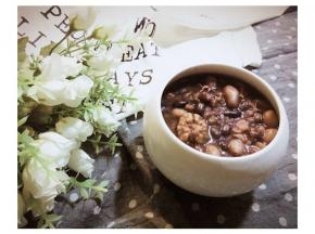 煮约一个半小时后加入适量红糖再煮十五分钟即可。