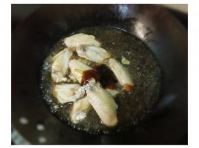 放入水、蚝油、片糖