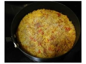 饭烩好后洒上少许什錦香草碎。