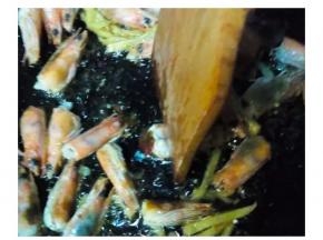 将虾头的头油压出