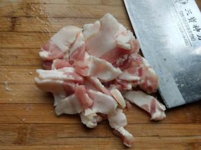 肥一点的五花肉切片。
