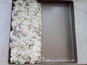 放入阳晨28*28金盘里整形。