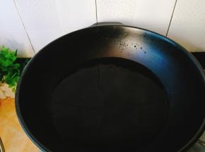 锅里放水