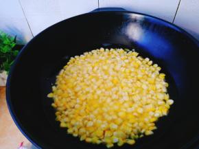 将玉米胡萝卜焯水