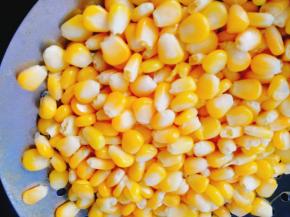 玉米捞出沥水