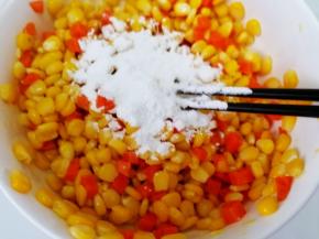 玉米淀粉，充分搅拌均匀即可