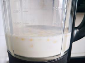 就这样。刚好800毫升，我跟杨先生两个人喝