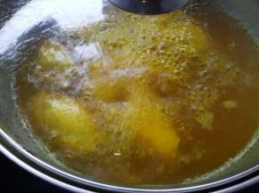 水烧开后大火煮八分钟，盖锅盖转小火焖煮八分钟。