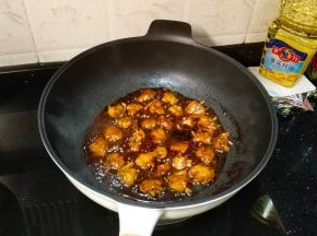 试试味道，要偏甜就正确了，大火收汁