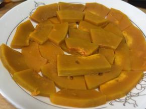 盖保鲜膜，微波炉3分钟，可以用筷子轻松插入就可以了