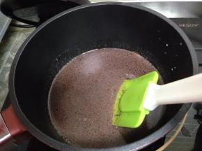 电磁炉小火煮至大约60度关火