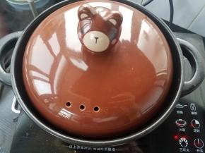 盖上盖子，转中小火定时20分钟。