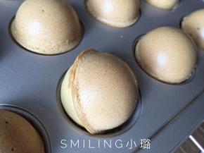 棒棒糖蛋糕中间有一圈凸出来的，可以用刀轻轻刮掉，这样成品会更美