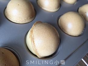 棒棒糖蛋糕中间有一圈凸出来的，可以用刀轻轻刮掉，这样成品会更美