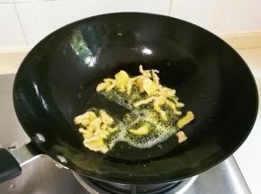 滑散至表面发白盛出