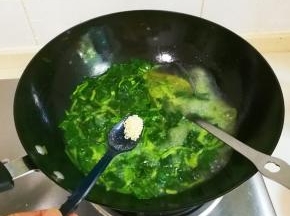放少许鸡精