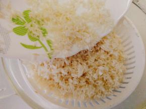 泡好的大米洗净，沥干水分