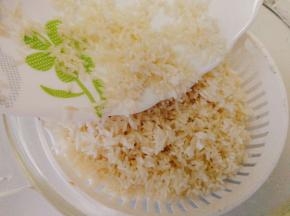 泡好的大米洗净，沥干水分