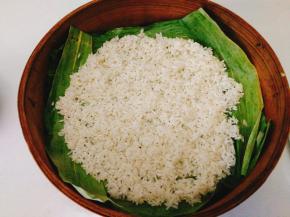 将大米均匀的铺上去