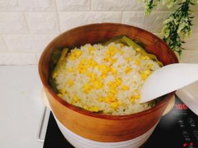 在蒸的中途，用勺子翻个面