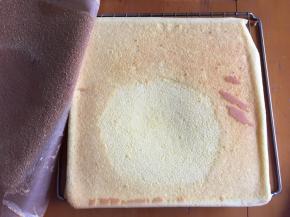 出炉放烤网上，撕掉油纸，待凉备用