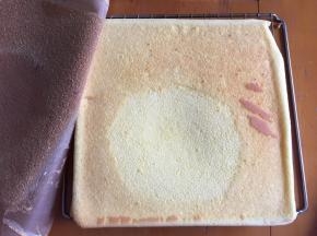 出炉放烤网上，撕掉油纸，待凉备用