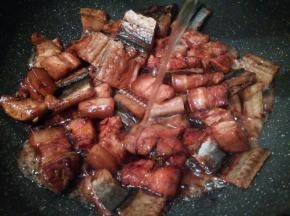 加料酒三勺，也可以多放一点去腥