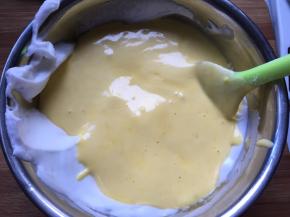 再倒回蛋白盆中，继续翻拌均匀