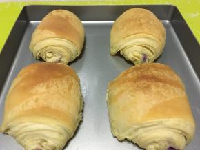 烤箱预热160度,入烤箱烤10分钟，之后转150度烤15分钟，出炉放一旁凉透